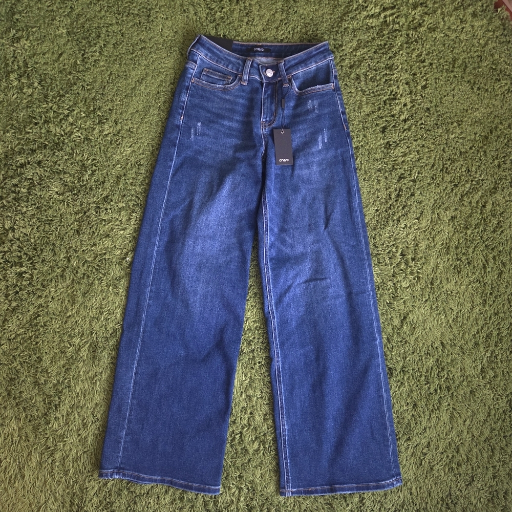 NWT Mid Rise Wide Leg Jean